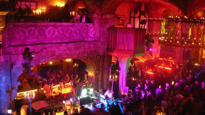 Want to feel important on your stag party? Get VIP entry to Berlin nightclubs