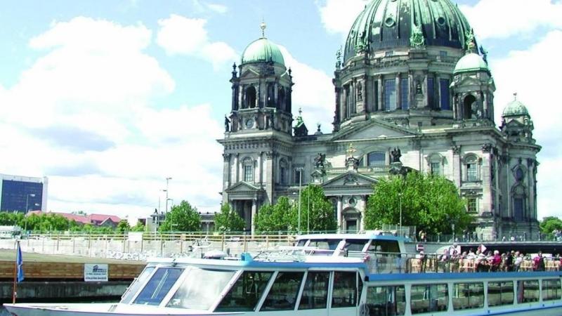 Take a relaxing cruise around Berlin with splendid view