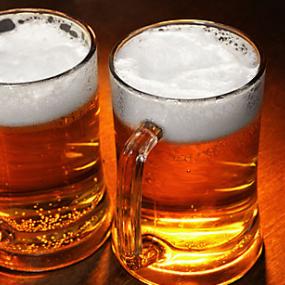 Drink draft beer in restaurant Maximilian's during your stag weekend in Berlin